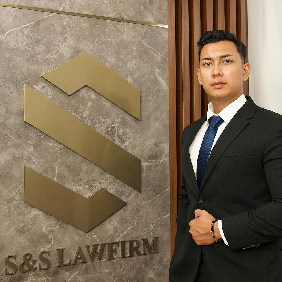 Raymond Oliver Manurung, S.H.